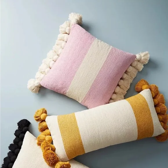 NWOT - Anthropologie -  Tasseled Chenille Nadia Pillow, Pink & Beige, Knit 20x20 - Picture 2 of 7